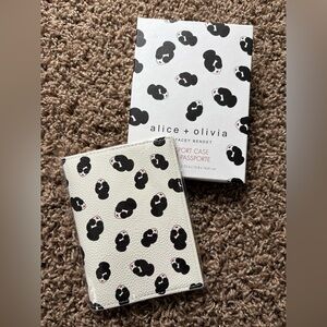 NEW Alice + Olivia Stacey Bendet Passport Case Holder